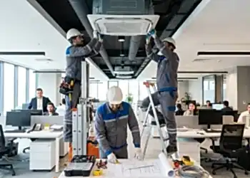 İş Yerlerinde Klima Montajı Nasıl Planlanmalı? Verimlilik ve Konforun Mühendisliği